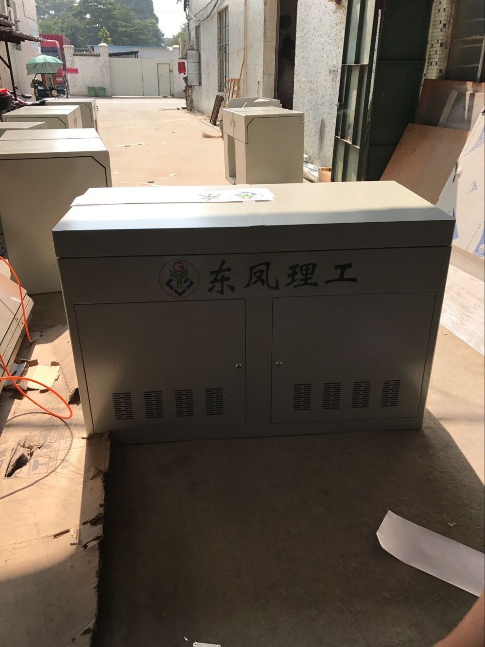 東鳳理工學(xué)院上線東裕講臺(tái)-東裕電教多媒體中控
